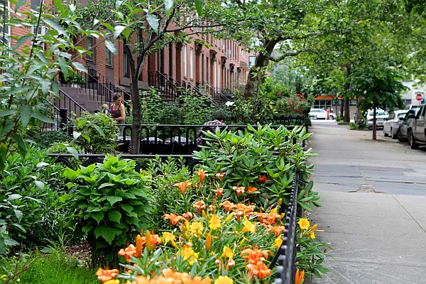 Sold by Compass | media 21