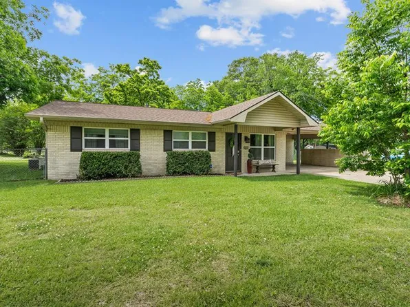 203 Main St, Hooks, TX 75561