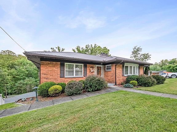 2nd image of 128 India Dr