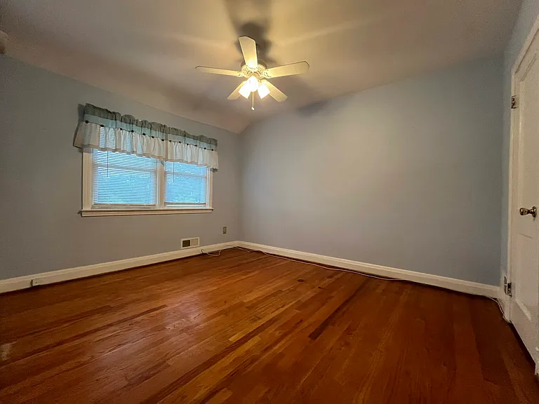 1765 White Oak Ave — Photo 5