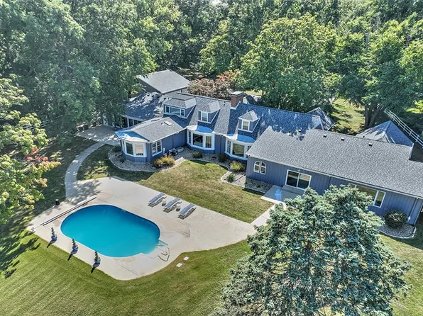 92 N Country Club Rd, Decatur, IL 62521