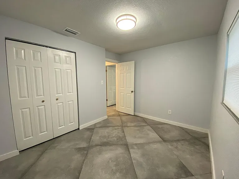 1721 W Walnut St — Photo 7