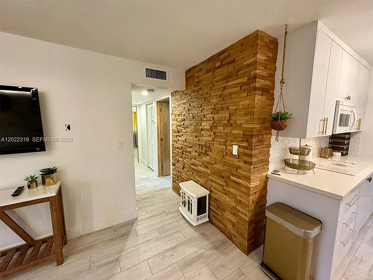 1121 SW 7th St #1 — Photo 12