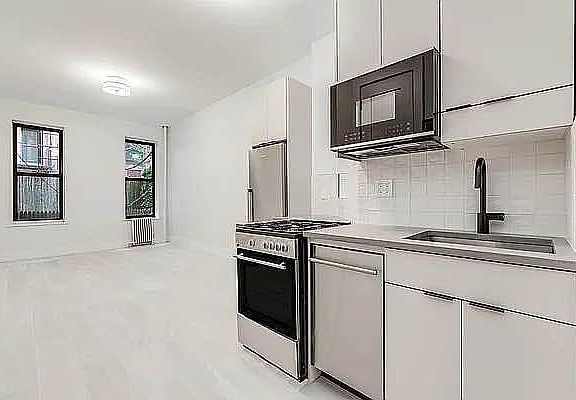 4th image of 439 E 74th St APT 5RE