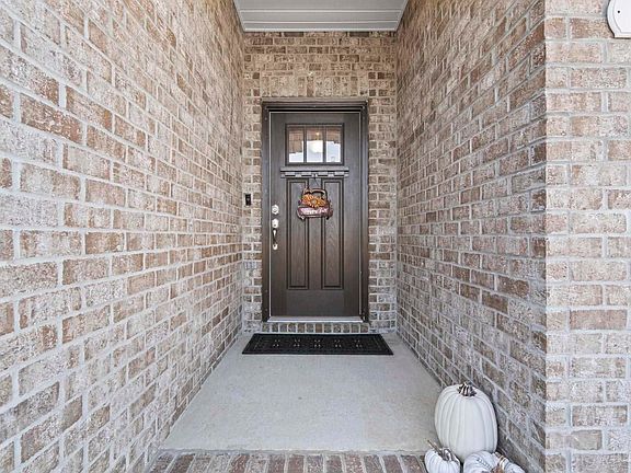 4th image of 6211 Sonoma Ln