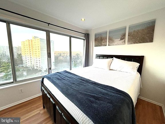 5th image of 5340 Holmes Run Pkwy Unit 706