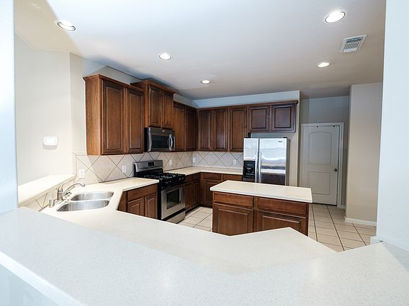 4th image of 7311 Valentine Ln