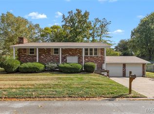 63 Glendale Dr, Glen Carbon, IL 62034