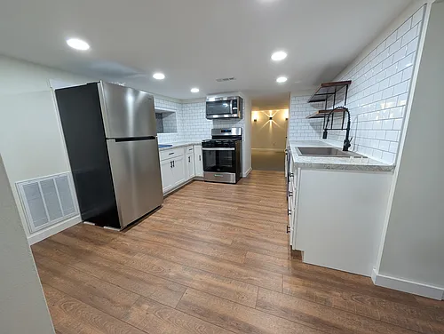 613 8th St Photo 1