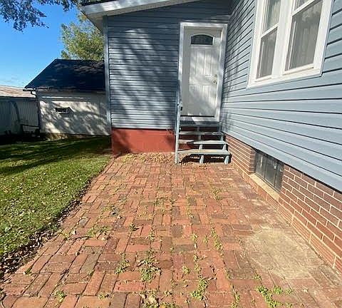 4th image of 352 W South St