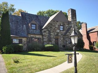 8 Club Dr W, Pittsburgh, PA 15236