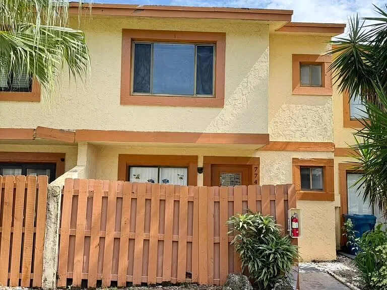 7745 Balboa St — Photo 2
