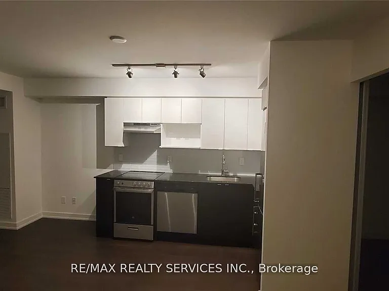 120 Varna Dr #906 — Photo 9