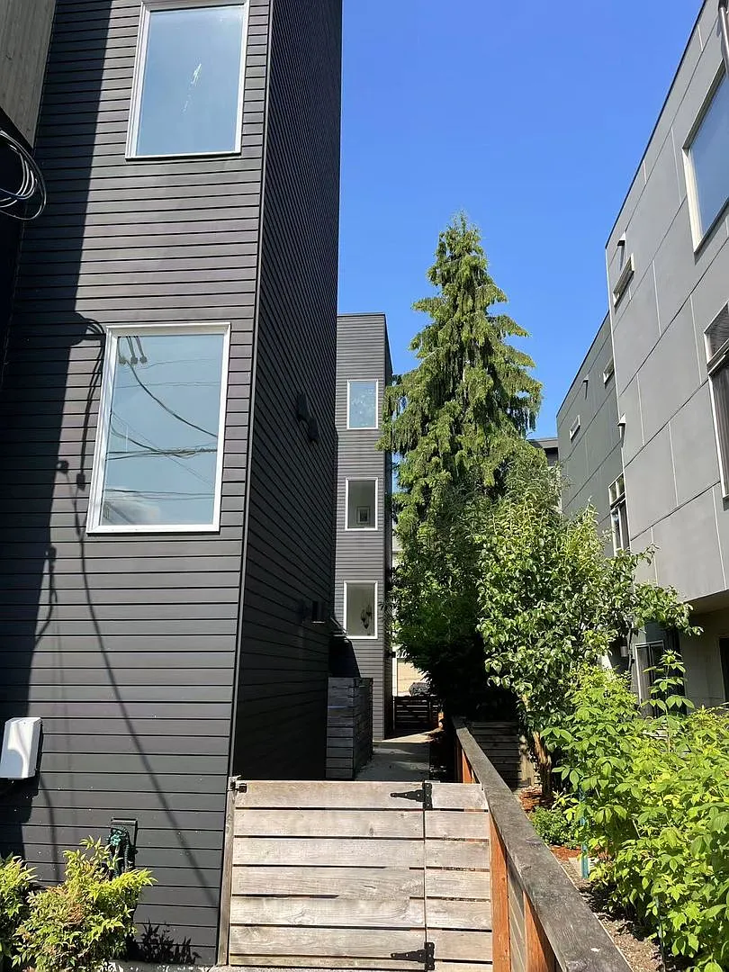 8553 Interlake Ave N — Photo 3