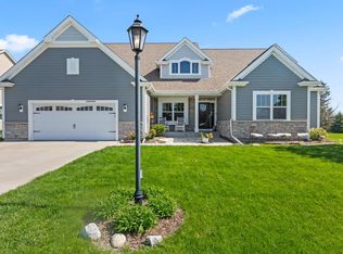 N28W24340 Single Tree Ct, Pewaukee, WI 53072