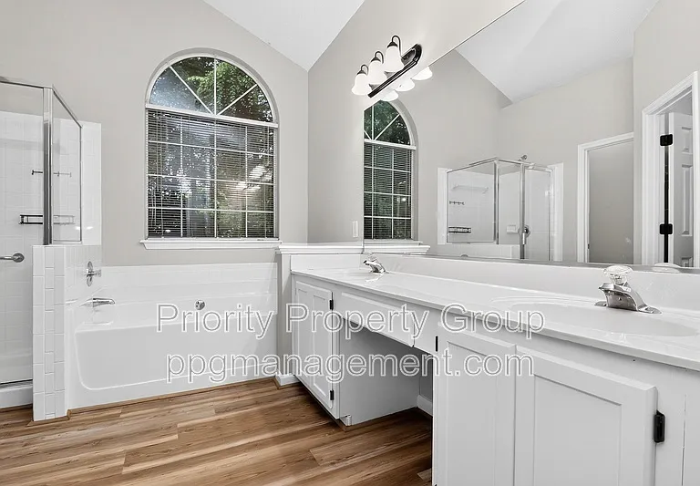9118 Pine Springs Ct — Photo 23