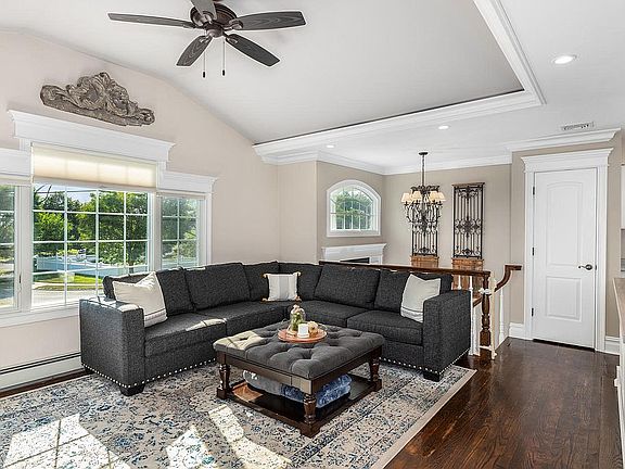 4th image of 76 Greatwater Ave