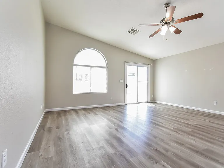 5232 Painted Pebble St — Photo 5