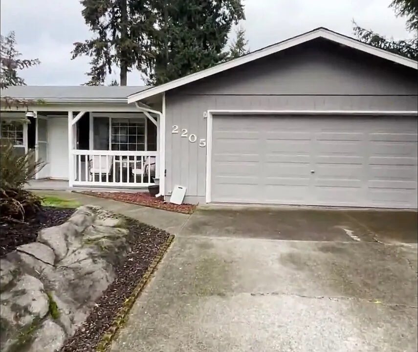 2205 29th Ave SE