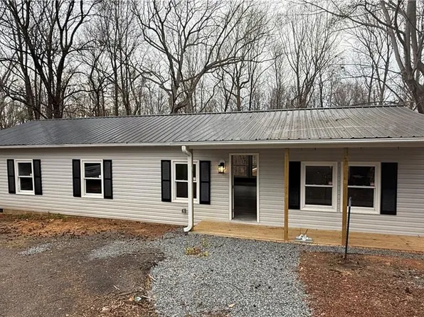 302 La Quinta Dr, Advance, NC 27006