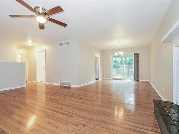 4th image of 7425 Hardy Ave