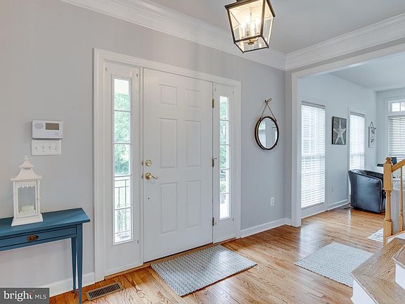 4th image of 100 Waterside Ct
