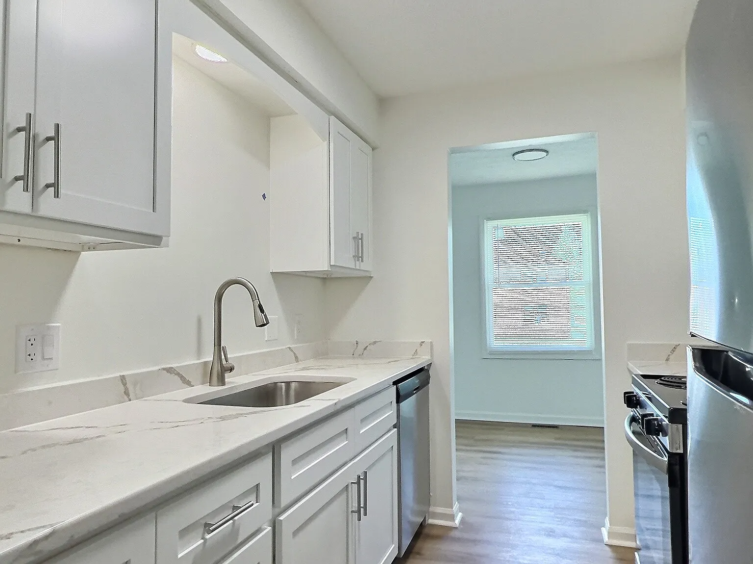 2 bed, 850 sqft, $1,200 — Photo 3