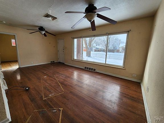 3rd image of 511 W Pitkin Ave