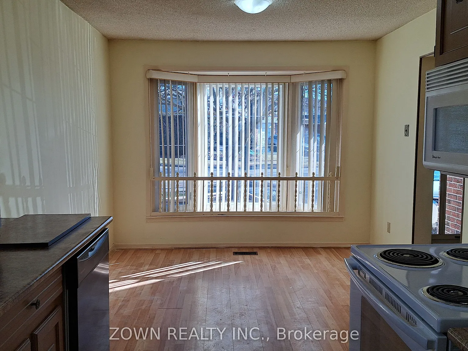 3 bed, $2,599 — Photo 2
