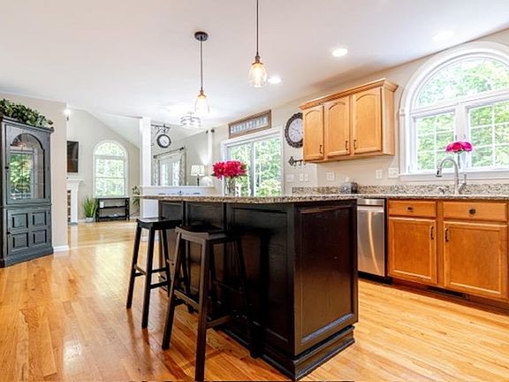 5th image of 130 Beech Hill Road