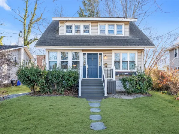 20 Pearsall Street, Babylon, NY 11702