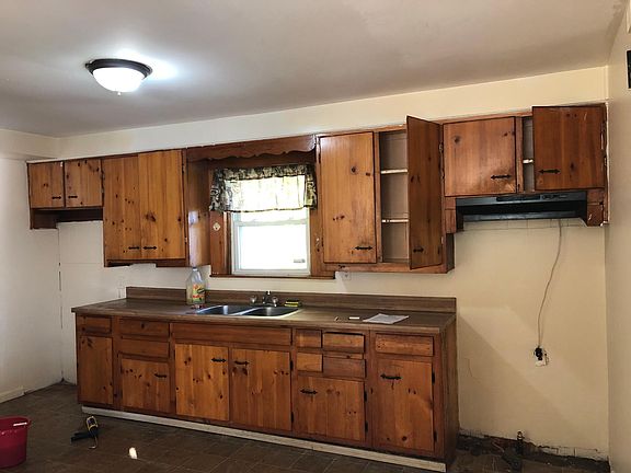 2nd image of 36 Orlando St