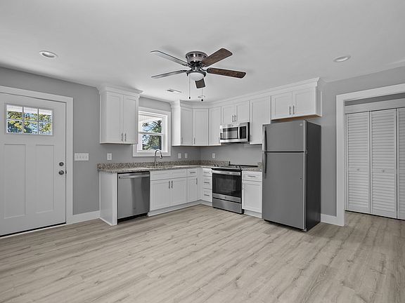 2nd image of 210 Rose Ave Unit A