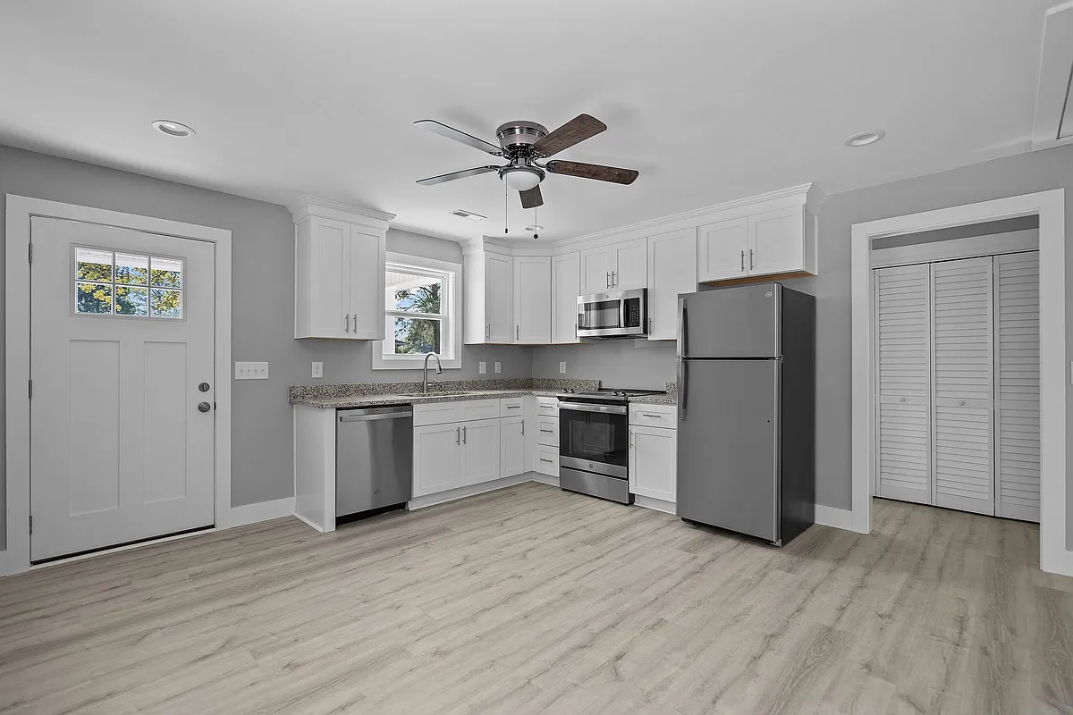 Building Photo - 210 Rose Ave #A