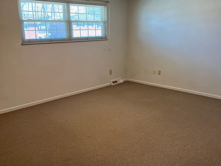 515 Greenfield Ln #B — Photo 18