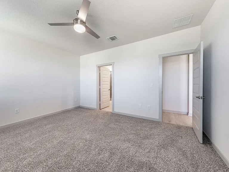 2416 Tucker Ln — Photo 28