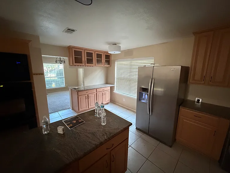 2453 Ravenhurst Dr — Photo 3