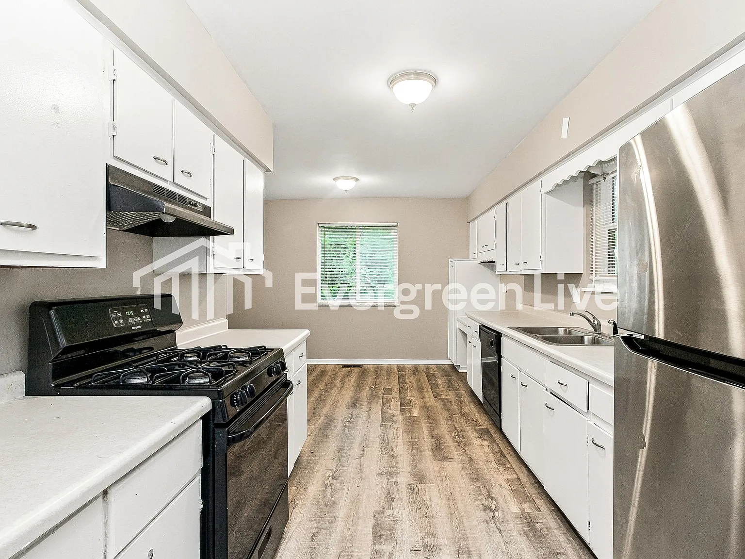 4 bed, 2.0 bath, 2136 sqft, $1,695 — Photo 4