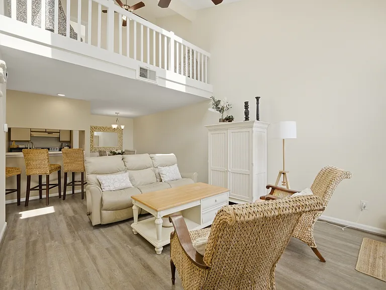 1001 Saint Andrews Way #B — Photo 8