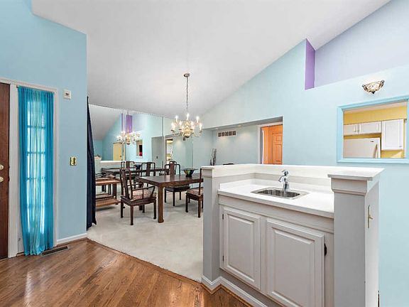 4th image of 7451 Muchmore Close