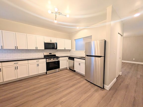 2nd image of 1126 Sheffield St APT 202