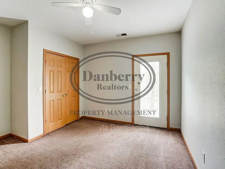 1103 N Byrne Rd — Photo 33
