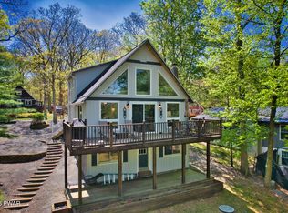 145 S Pond Cir, Dingmans Ferry, PA 18328