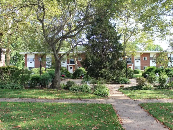 125 Hempstead Garden Drive #m1b, West Hempstead, NY 11552