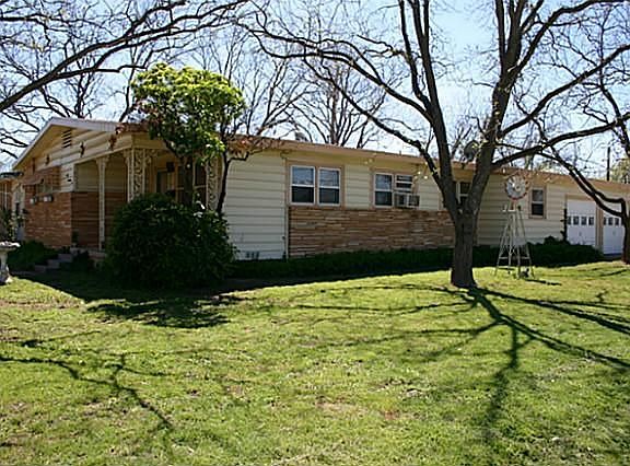 2nd image of 802 S Pioneer Dr