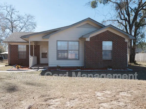 82 Crosby Dr, Hinesville, GA 31313