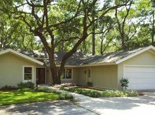 28 McIntosh Rd, Hilton Head Island, SC 29926