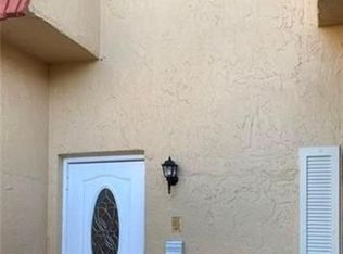 48 Spinning Wheel Ln, Fort Lauderdale, FL 33319
