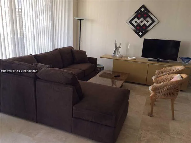 Turnberry Towers Condo — Photo 3