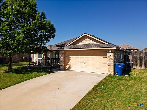 3rd image of 2411 Scott Dr